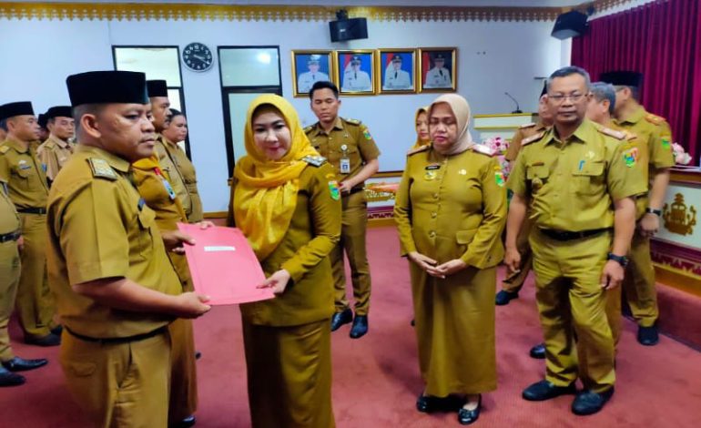  Bupati Tanggamus Dewi Handajani Lantik Pejabat