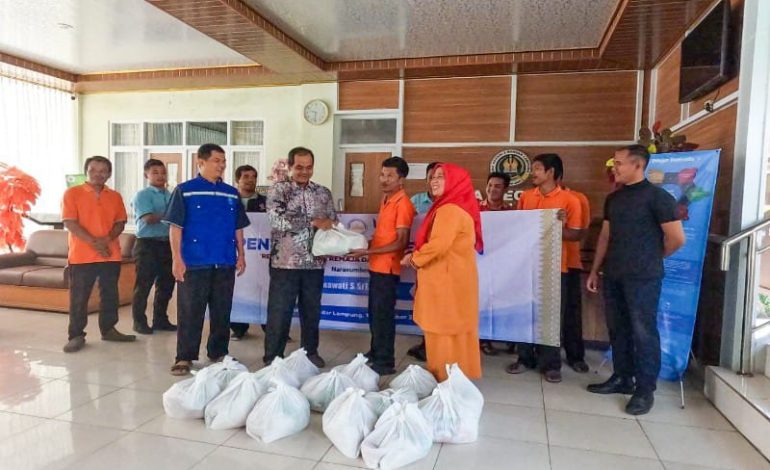  LAZDAI Peduli Salurkan Sembako untuk Staf dan Satpam SMAN 5 Bandar Lampung