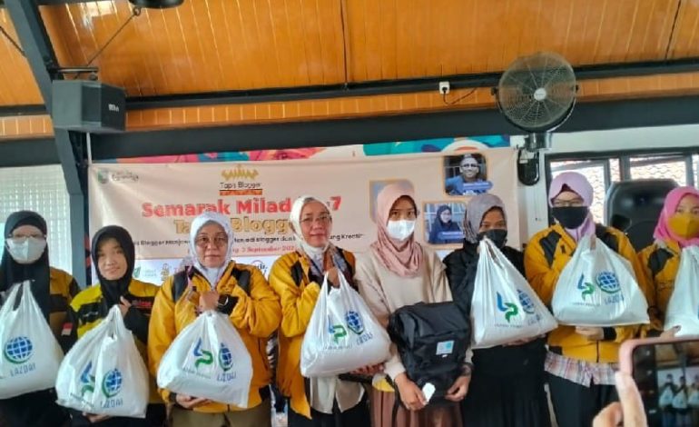  Kontribusi Semarak Milad Ke-7 Tapis Blogger, LAZDAI Peduli Salurkan Bingkisan