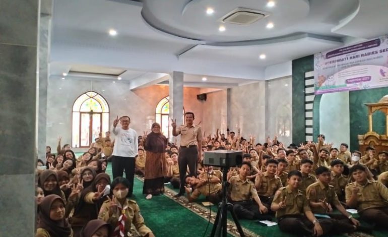  Salimah dan PDHI Sosialisasi Rabies di SMAN 2 Bandar Lampung, Narasumbernya Alumnus 1998