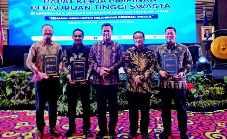  Universitas Teknokrat Indonesia Raih 3 Penghargaan LLDikti Wilayah II