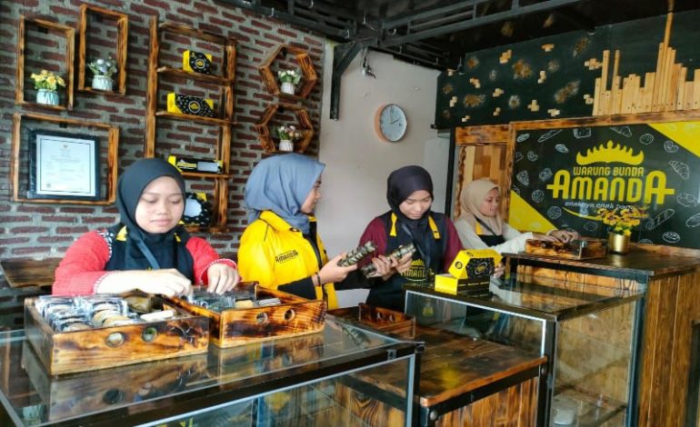  Warung Bunda Amanda Milik Apridayani, Omzet Seratusan Juta, Abonna dan Legit Terlaris