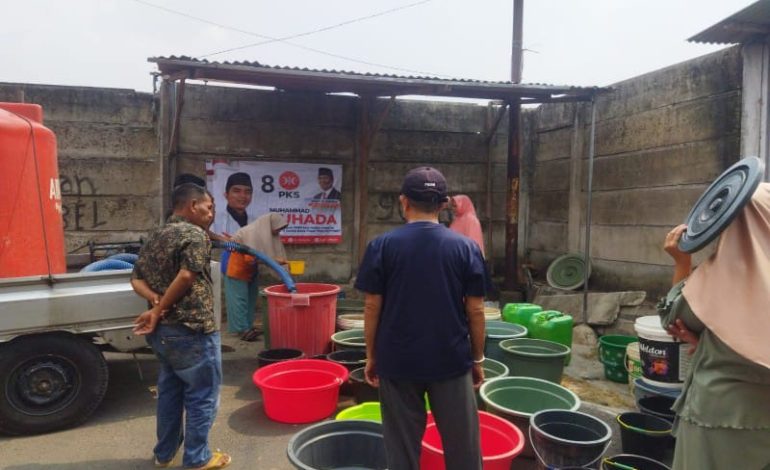  PKS Bandar Lampung Distribusikan Air Bersih di Kelurahan Kotabaru