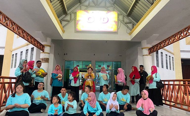  Anak Berkebutuhan Khusus Pentas Seni Pekan Raya Lampung dan Bikin Gantungan Kunci