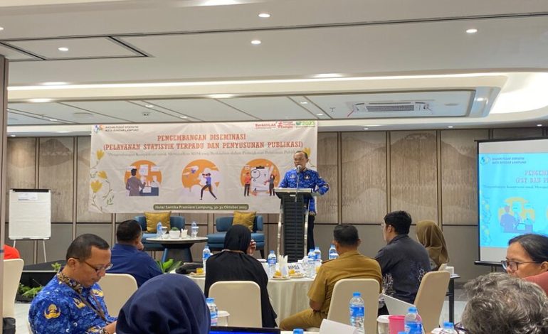  Pegawai BPS Bandar Lampung Dilatih Menulis Opini dan Public Speaking, Adian Saputra dan Maya Ismail Narasumber