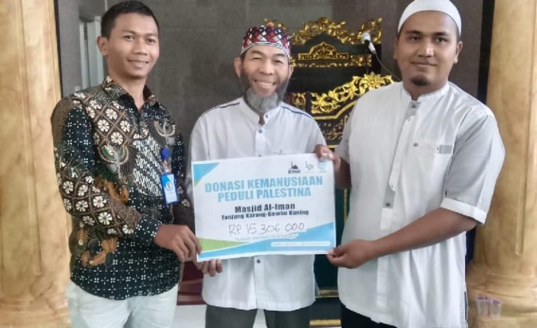  Pengurus Masjid Al Iman Bambu Kuning Titip Donasi Peduli Palestina via LAZDAI Peduli