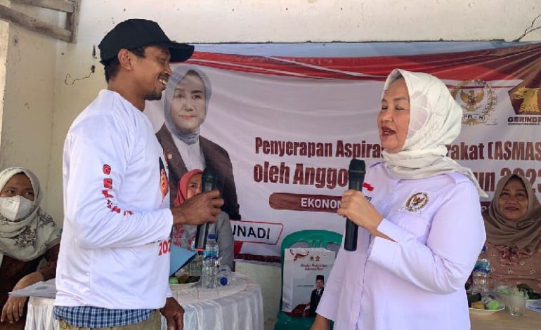  Dwita Ria Serap Aspirasi di Pubian, Warga Pekikkan “Prabowo Presiden”