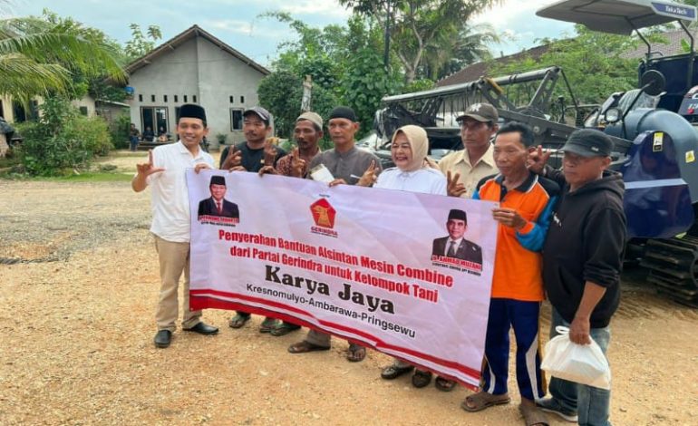  Wakil Ketua DPRD Lampung Elly Salurkan Alat Mesin Pertanian
