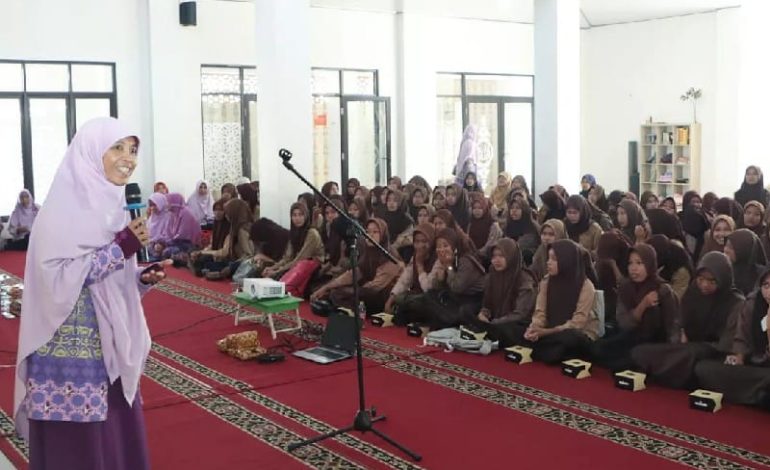  Salimah Lampung Utara dan Abung Barat Bidik Siswa SMA Bumikan Maulid Nabi Muhammad saw