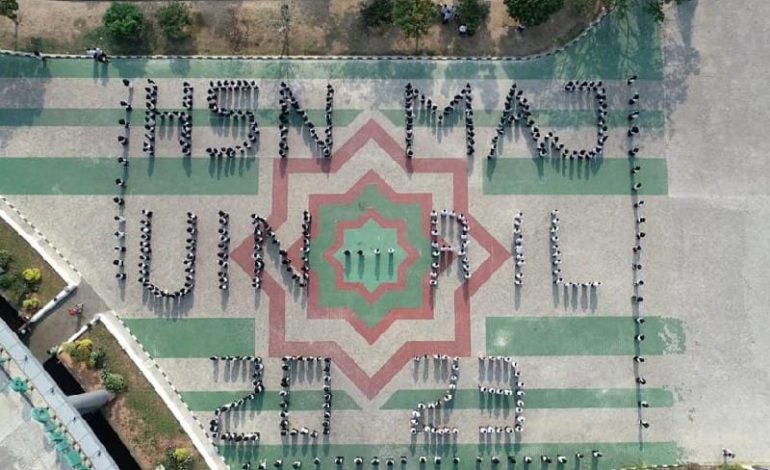  Mahasantri Ma’had Al Jami’ah UIN Raden Intan Lampung Sambut Hari Santri dengan Mozaik