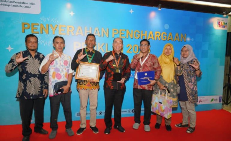  Pj Bupati Tanggamus Terima Penghargaan dari Kementerian Lingkungan Hidup dan Kehutanan