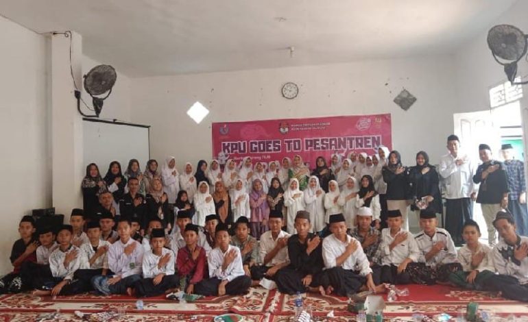  Sosialisasi Pemilu, KPU Bandar Lampung Nobar Film “Kejarlah Janji” di Pesantren Al Hikmah
