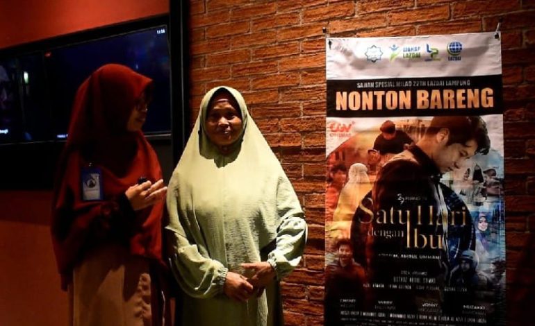 Nobar “Satu Hari dengan Ibu” Inisiasi LAZDAI Peduli, Bude Sati Nangis Ingat Ibunya