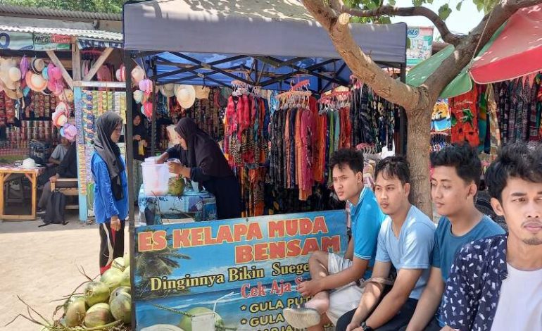  Berkah Temu Kader Kopma Unila di Pantai Bensam Pesawaran