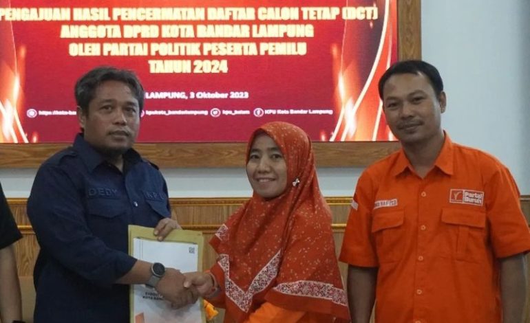  Ketua Partai Buruh Bandar Lampung Dewi Sartika Ajukan Dokumen Pencermatan ke KPU