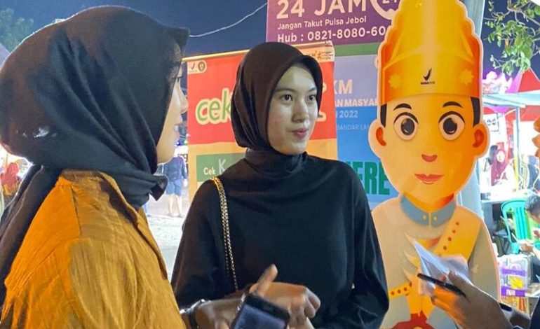  Nikmati Suasana Pekan Raya Lampung 2023, Sinta dan Septi Berburu Makanan Enak