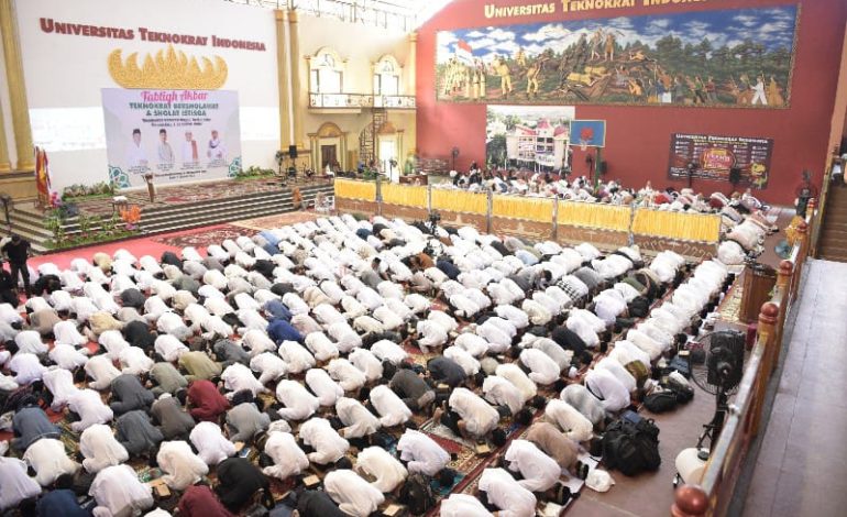  Keluarga Besar Universitas Teknokrat Indonesia Salat Minta Hujan, Bukhari Muslim Imam-Khatib