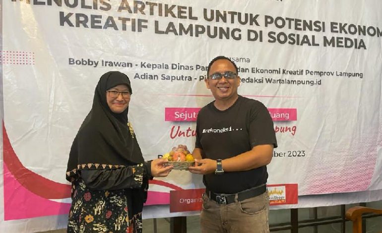  Tapis Blogger Pelatihan Menulis, Adian Saputra Bekali Bloger Membuat Artikel