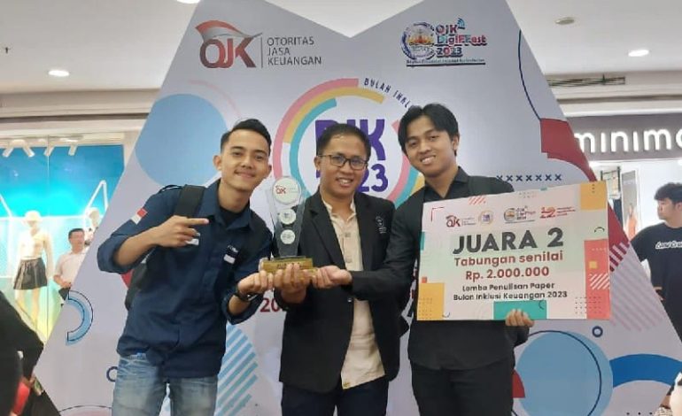  Mahasiswa Universitas Teknokrat Indonesia Juara II Penulisan Paper Bulan Inklusi Keuangan OJK