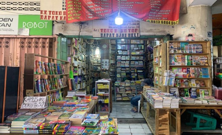  Toko Buku Bekas di Bawah Ramayana Tanjungkarang, Eksis dengan Rp5.000/Eksemplar