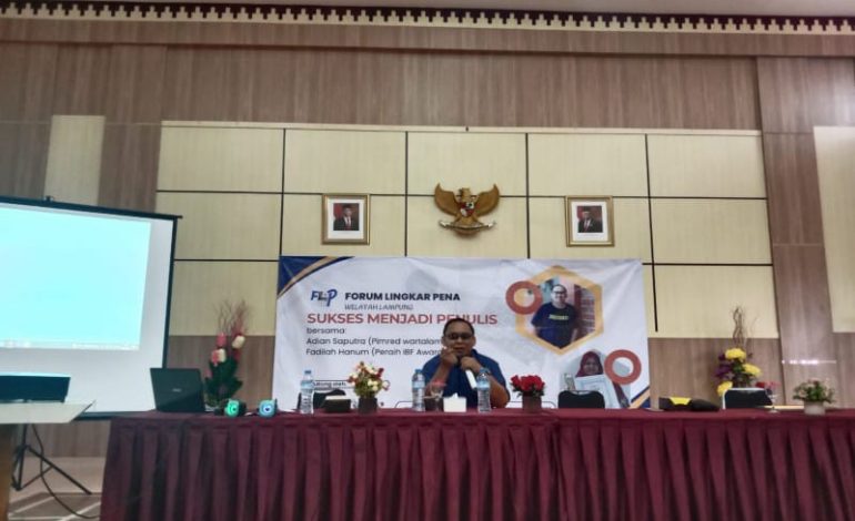  Adian Saputra Motivasi Calon Penulis untuk Istikamah Bangun Budaya Membaca