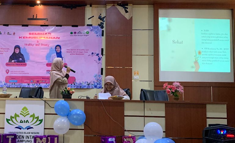  Seminar Kemuslimahan UKM Bapinda UIN Raden Intan, dr Femina: Jangan Buruk Sangka