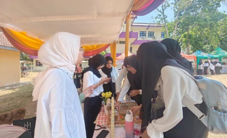  Bazar di FKIP Unila, Pengunjung Saran Cari Lokasi yang Teduh