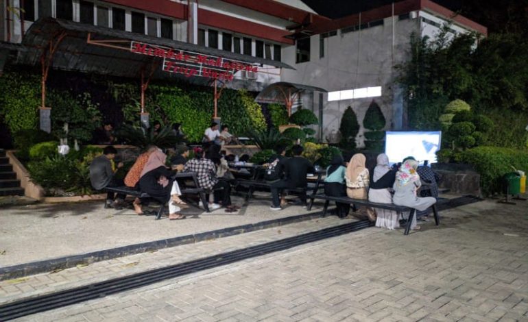  Film “Tandur” Diputar di Taman FISIP Unila