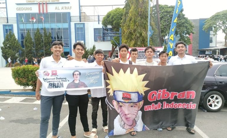  Mahasiswa Darmajaya Bikin Banner Naruto untuk Gibran, Jokowi Diibaratkan Hokage