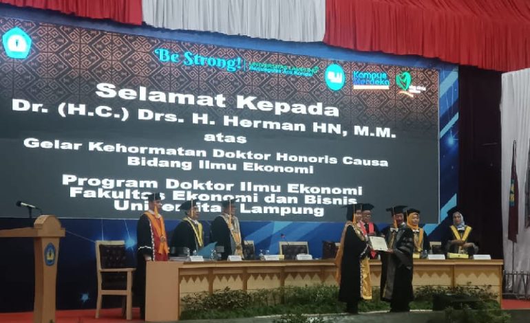  Kurang dari 10 Menit Herman HN Dapat Doktor Honoris Causa Bidang Ilmu Ekonomi dari Unila