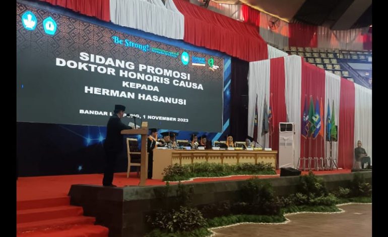  Herman HN Dapat Doktor Honoris Causa dari Unila, Rektor dan Dekan FEB Ajukan Pertanyaan
