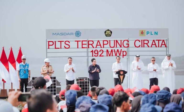  Presiden Joko Widodo Resmikan PLTS Terapung Terbesar di Asia Tenggara Milik PLN NP