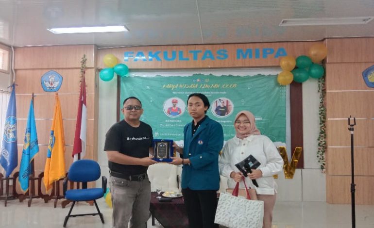  Adian Saputra Bagikan Cerita Jurnalistik di Kemah Wisata Ilmiah Ke-34 FMIPA Unila