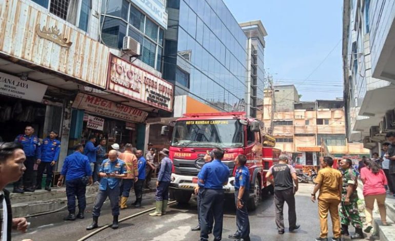  Toko Mega Motor Pasar Tengah Kebakaran, Pemadam Butuh 1 Jam Taklukkan Si Jago Merah
