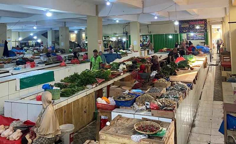  Pedagang Pasar Pasir Gintung Keluhkan Toko Online