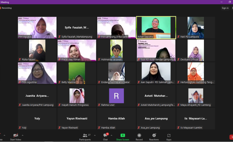  Salimah Lampung Pelatihan Penulisan Opini dan Pengelolaan Medsos, Adian Saputra dan Desliyani Natalia Narasumber