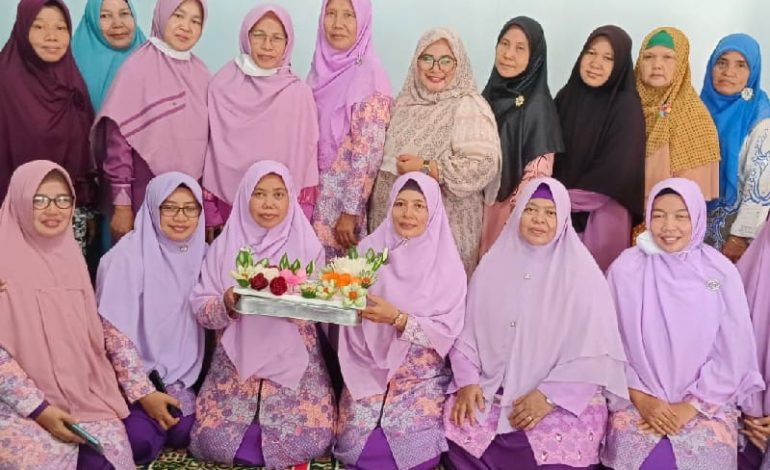  Pengurus Salimah Terbanggi Besar Arisan dan Pelatihan Garnis