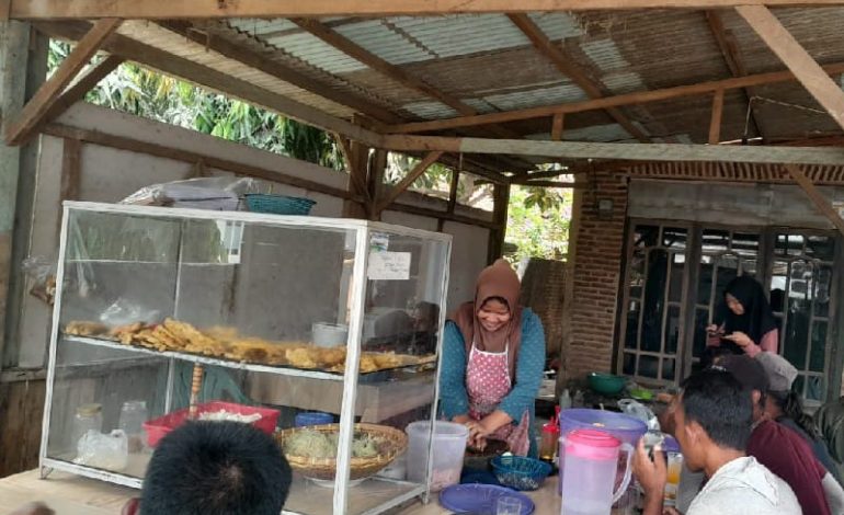  Soto dan Pecel Bude Eti di Sukarame-Sabah Balau Favorit Semua Kalangan, Rasa Enak Harga Murah