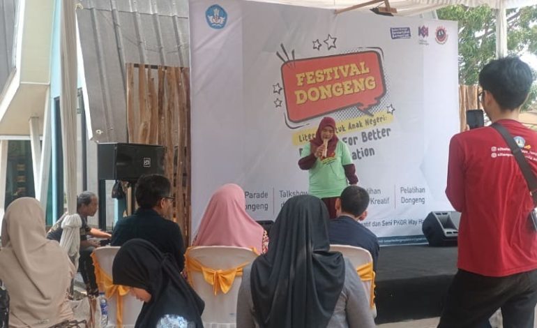  Susi Ratu Belia Hidupkan Budaya Lampung melalui Dongeng