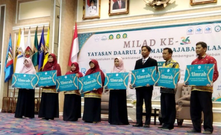  8 Pegawai Lingkup Yayasan Daarul Hikmah Rajabasa Lampung Dapat Anugerah Umrah