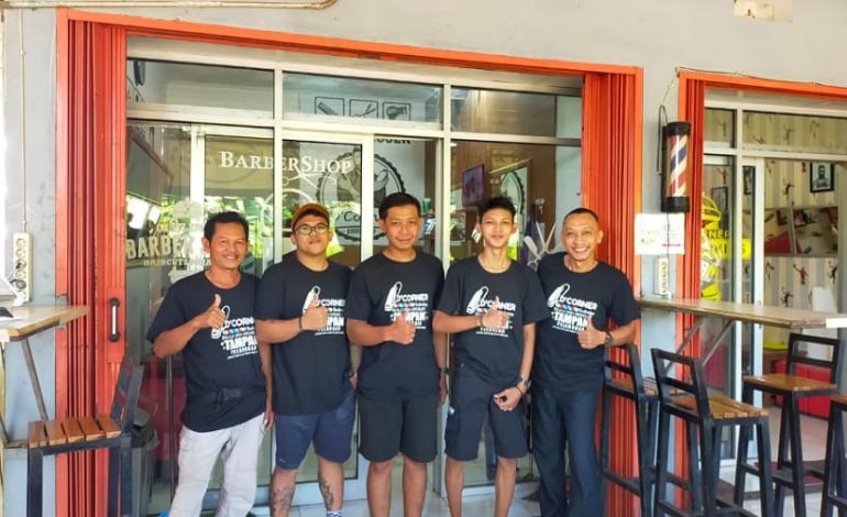  Mau Rambut Rapi dan Keren, Yuk ke D’corner Barbershop