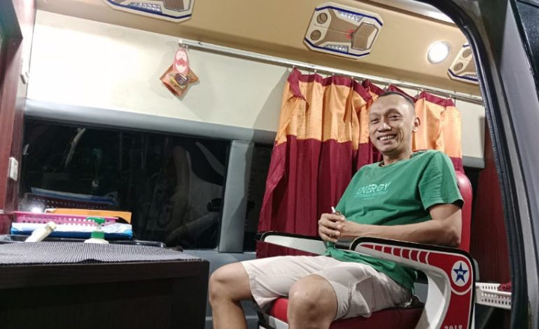  Barbertruck, Potong Rambut Konsep Unik Harga Terjangkau, Ada AC TV dan Bisa Rileks Karaoke