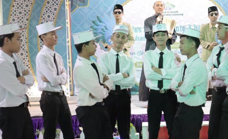  Koreografi-Drama Mahasantri Al Jamiah UIN Raden Intan Bikin Penonton Tertawa Bahagia