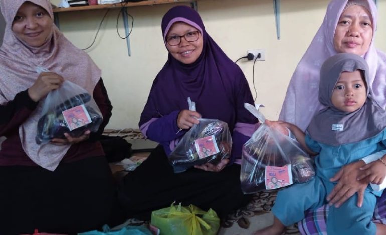  Maknai Hari Ibu, Salimah Labuhanratu Lampung Timur Berbagi Buah dan Sayur