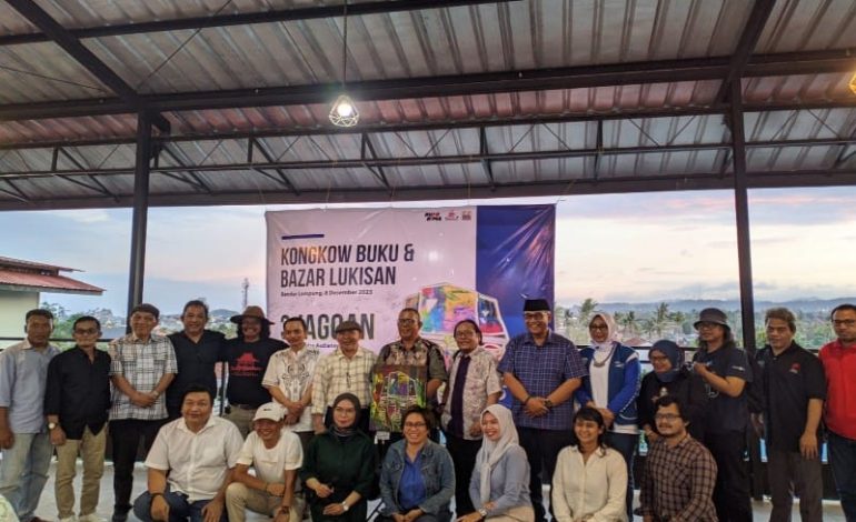  Juwendra Asdiansyah Bazar Lukisan dan Bincang Buku “3 Jagoan”