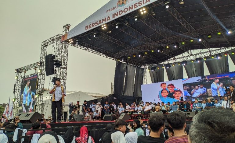  Pendukung Prabowo-Gibran Kampanye di PKOR, Dewa 19 Hibur Penonton