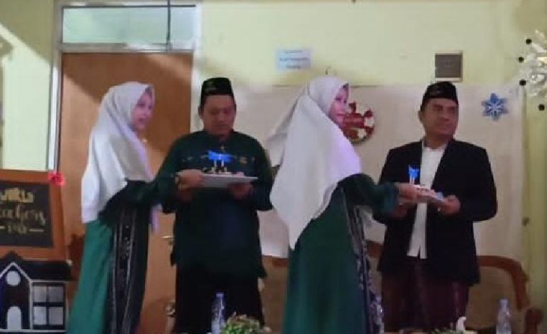  Kala Sang Mudir Menitikkan Air Mata