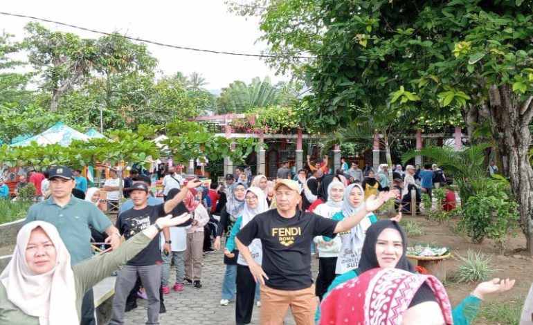  Pemkab Tanggamus Senam Bersama, Tanam Pohon, dan Bersih-Bersih Pantai Muara Indah