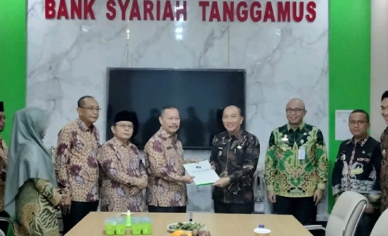  Pj Bupati Tanggamus Mulyadi Irsan Hadiri Serah Terima Direktur BPRS, Aset Capai Rp62 Miliar