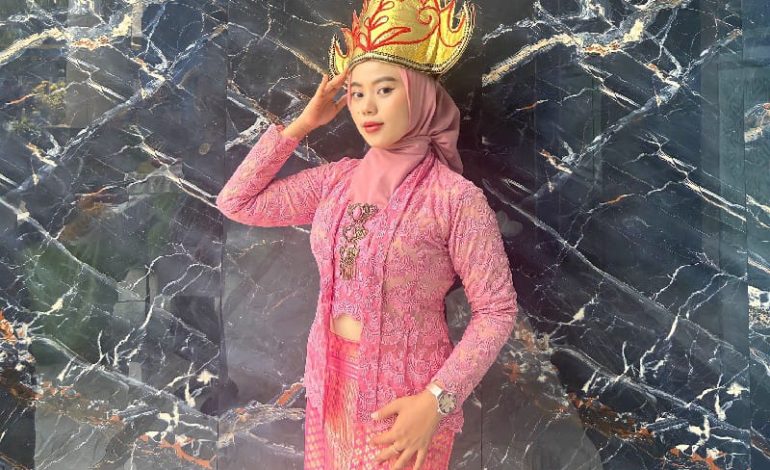  Mahasiswi Universitas Teknokrat Indonesia Silvia Marta Wijaya Menari Nusantara di Surabaya